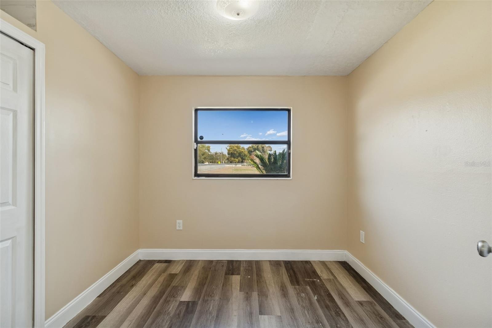 Image 12 of 50 For 1402 Rolling Green Drive