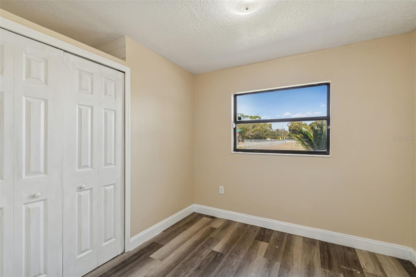 Image 13 of 50 For 1402 Rolling Green Drive