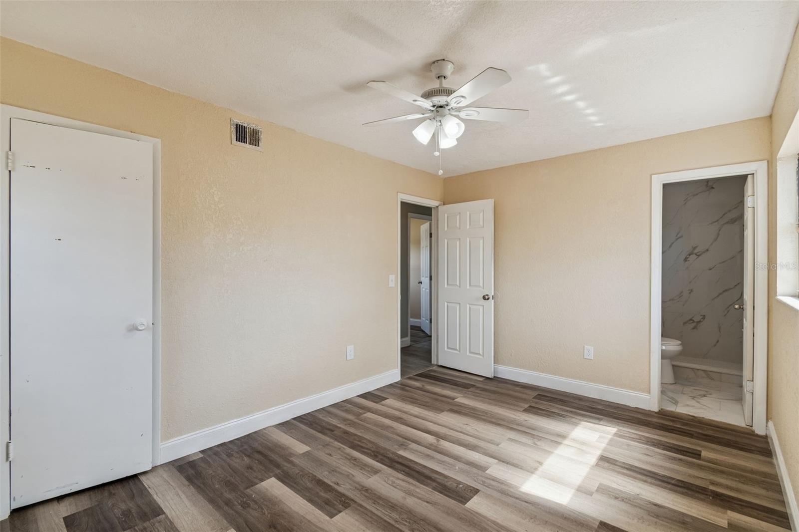 Image 18 of 50 For 1402 Rolling Green Drive