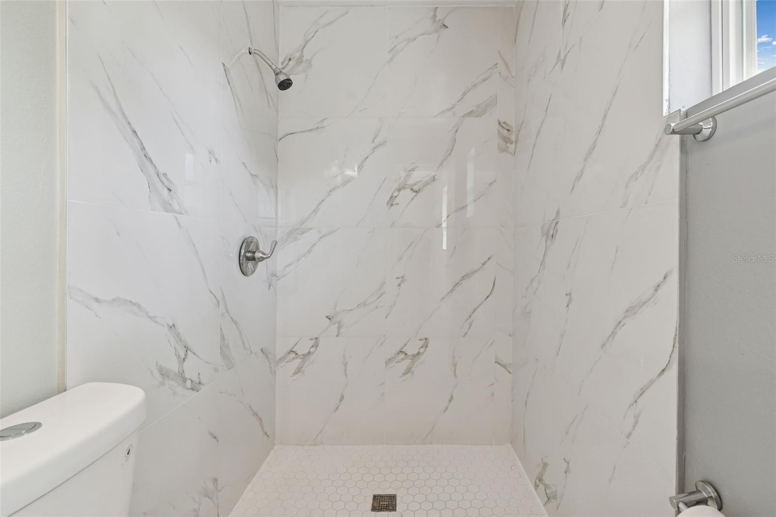 Image 21 of 50 For 1402 Rolling Green Drive