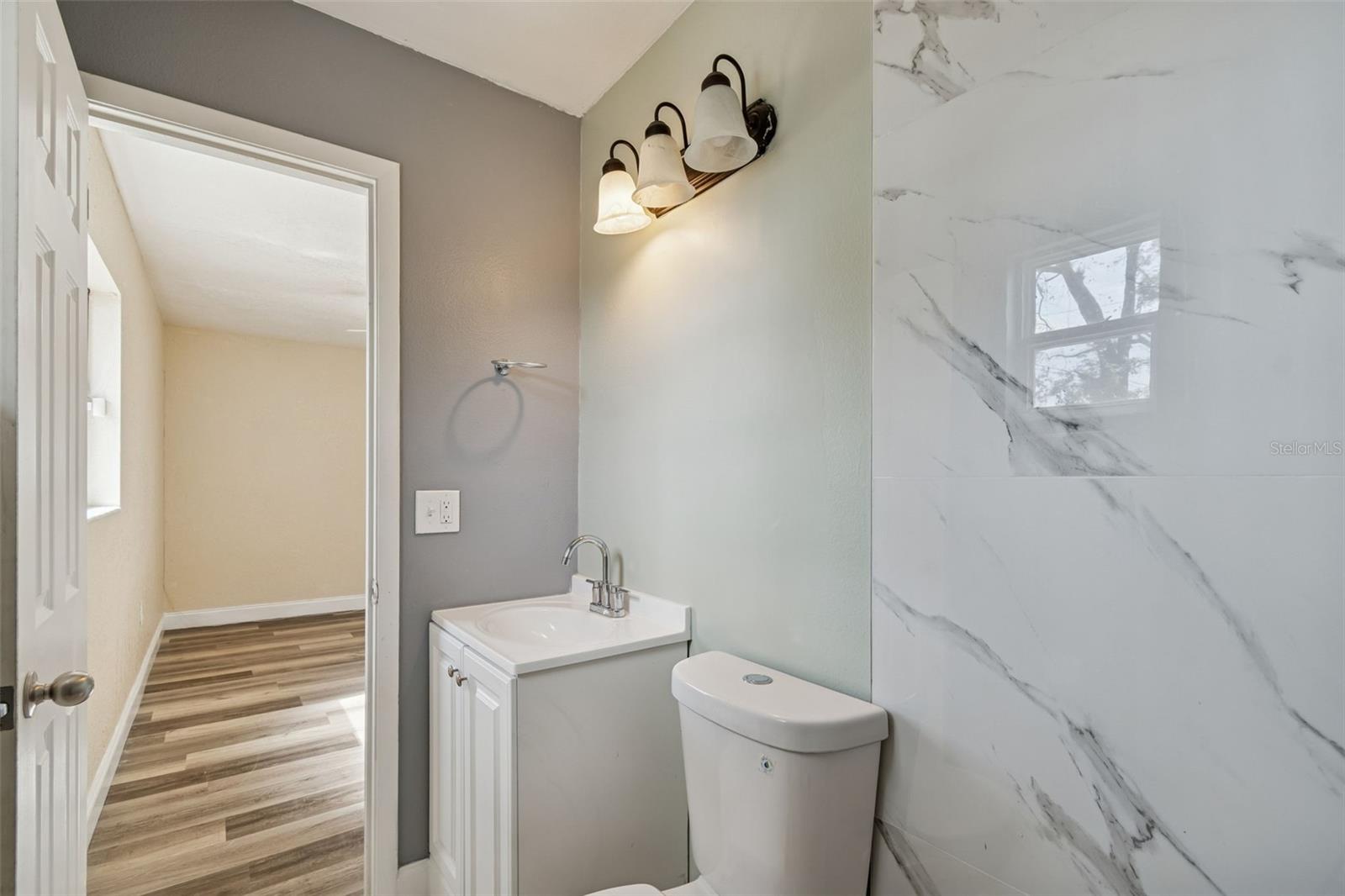 Image 22 of 50 For 1402 Rolling Green Drive