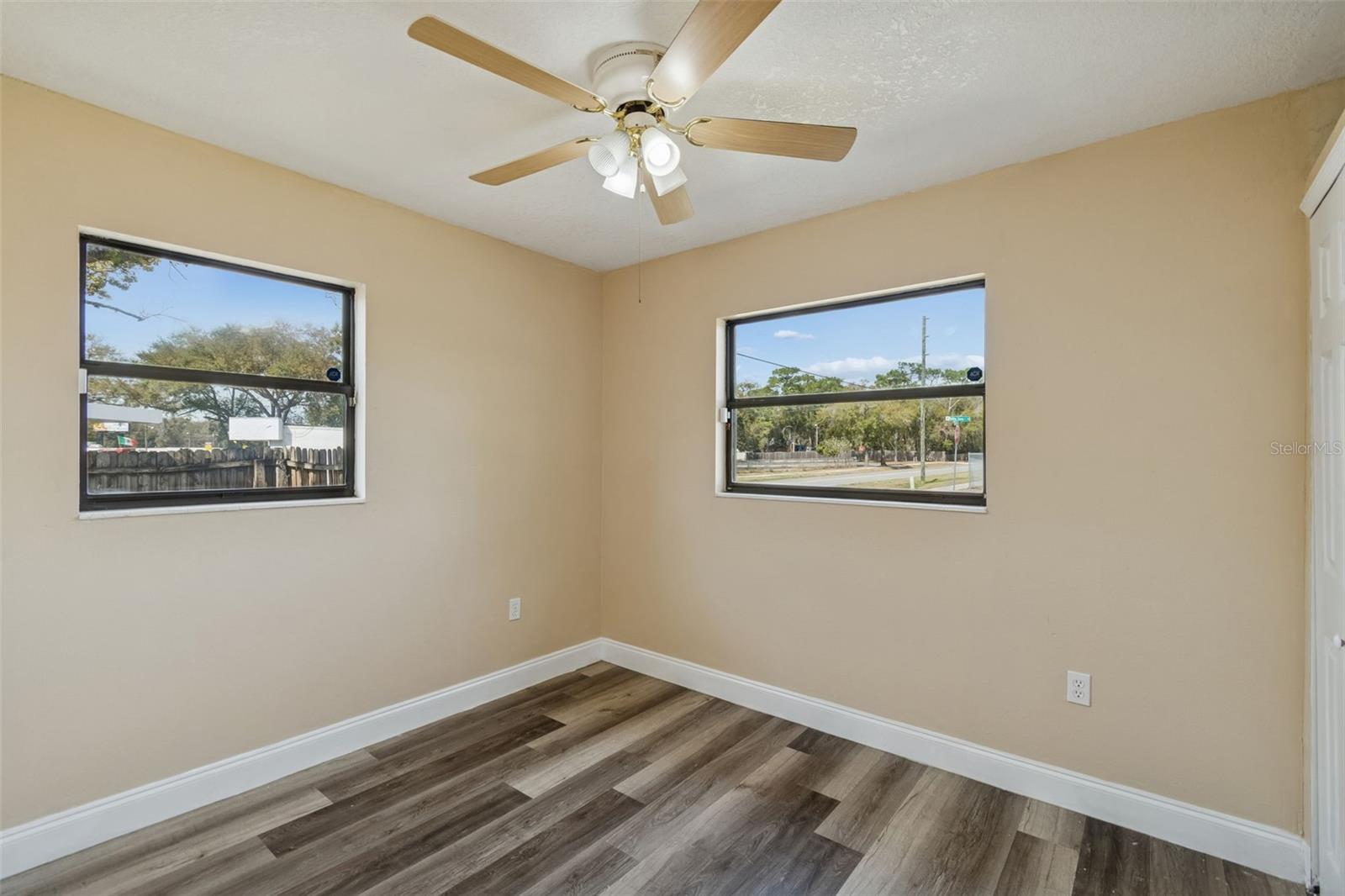 Image 23 of 50 For 1402 Rolling Green Drive