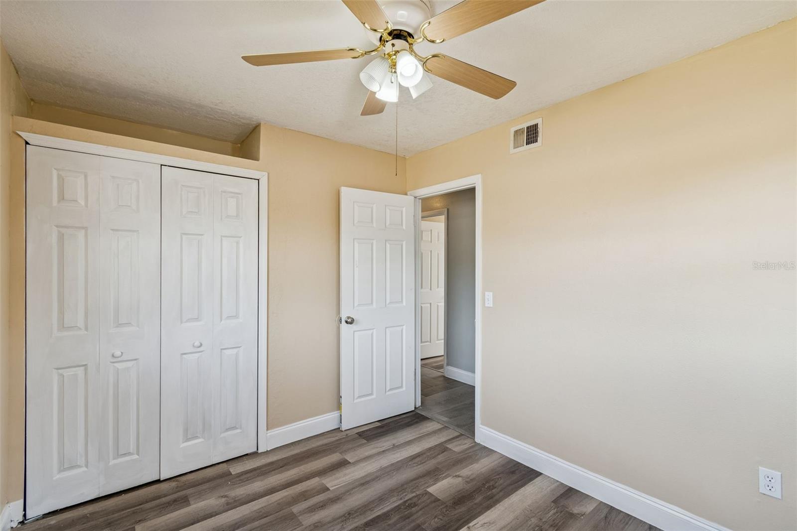 Image 24 of 50 For 1402 Rolling Green Drive