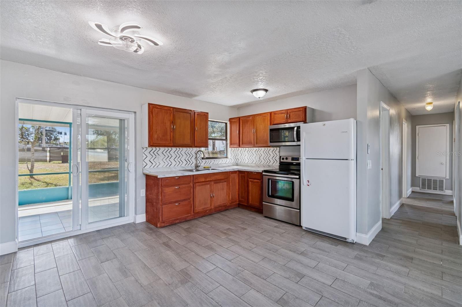 Image 7 of 50 For 1402 Rolling Green Drive