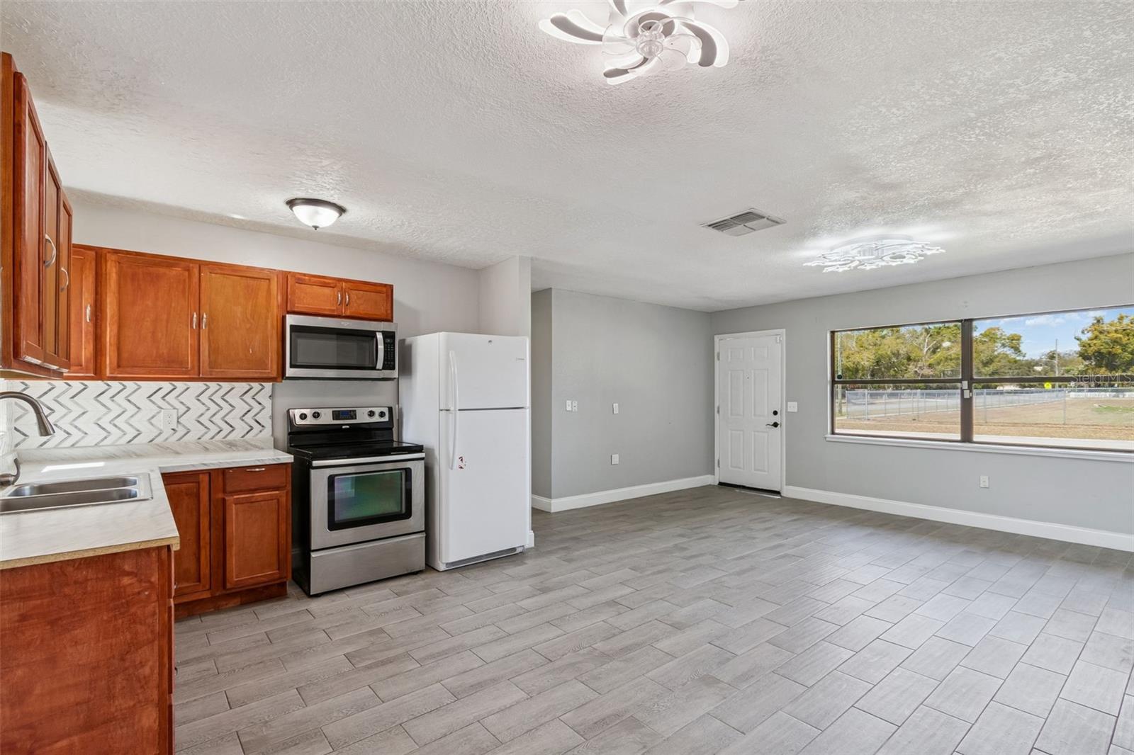 Image 8 of 50 For 1402 Rolling Green Drive