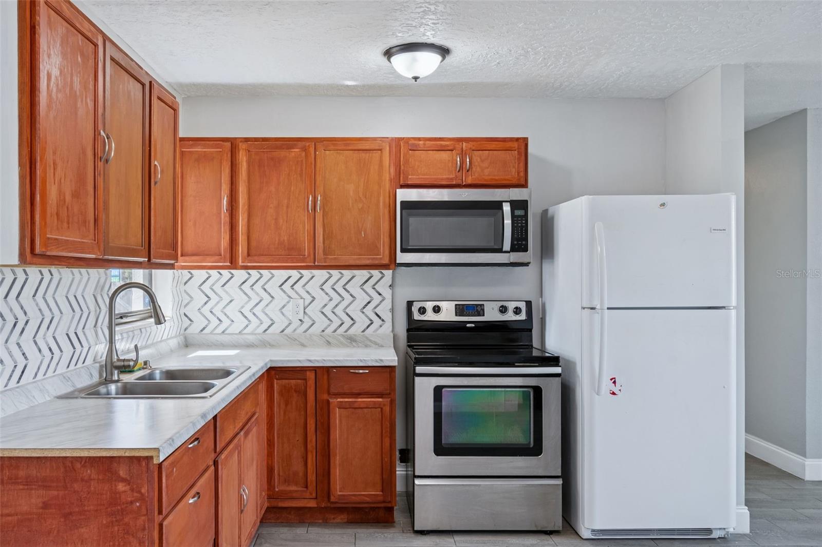 Image 9 of 50 For 1402 Rolling Green Drive