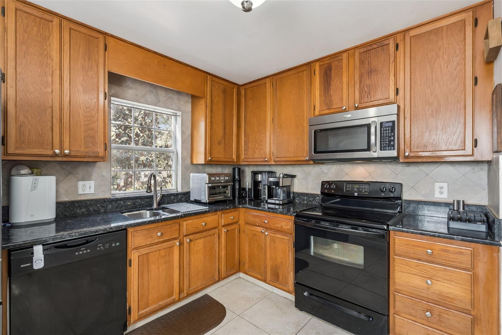 Image 11 of 39 For 8201 Olympia Court 8201