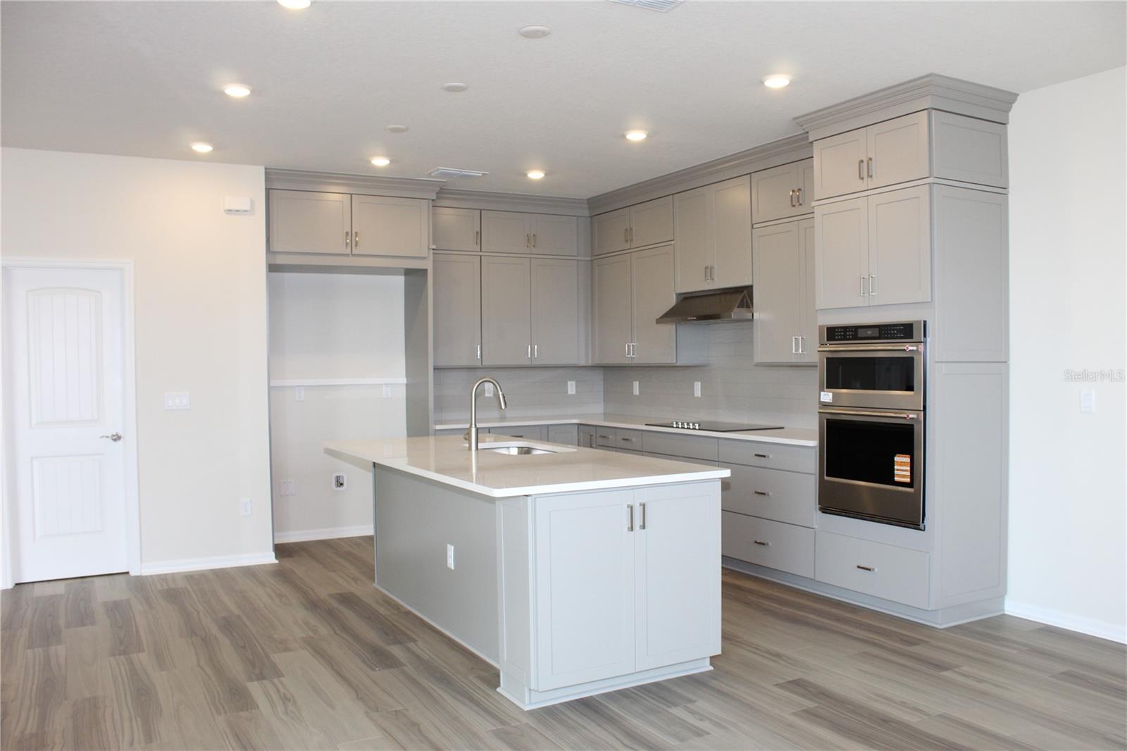 Image 14 of 78 For 10117 Hadley Street