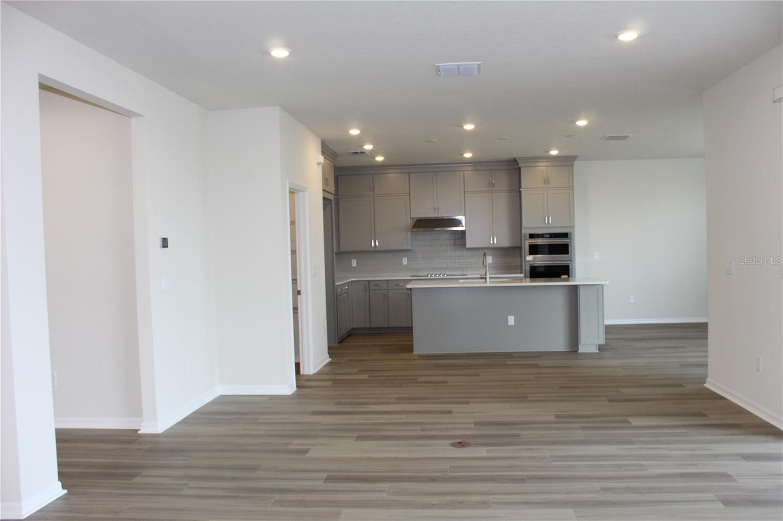 Image 9 of 78 For 10117 Hadley Street