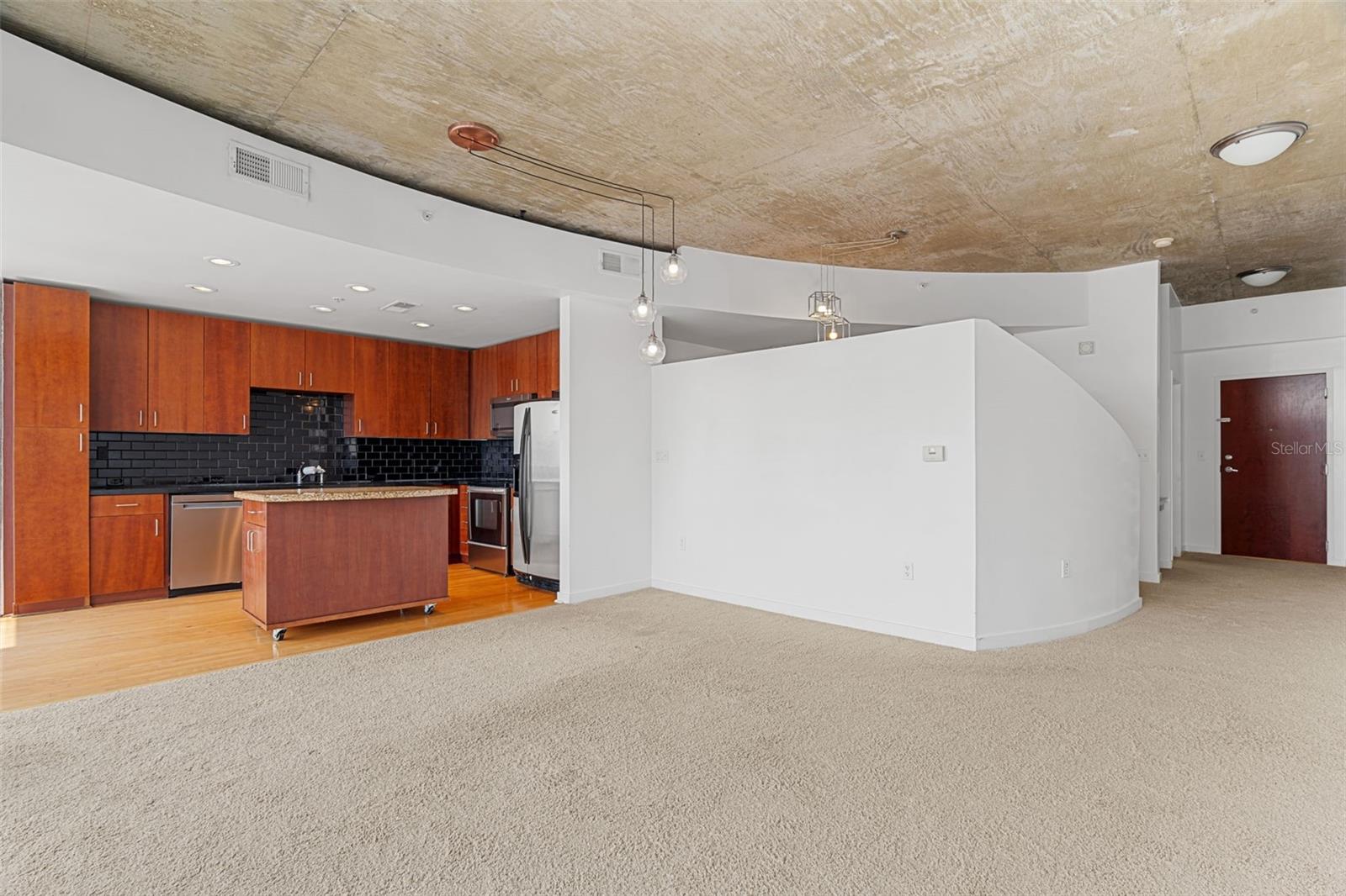 Image 11 of 23 For 155 Court Avenue 2008