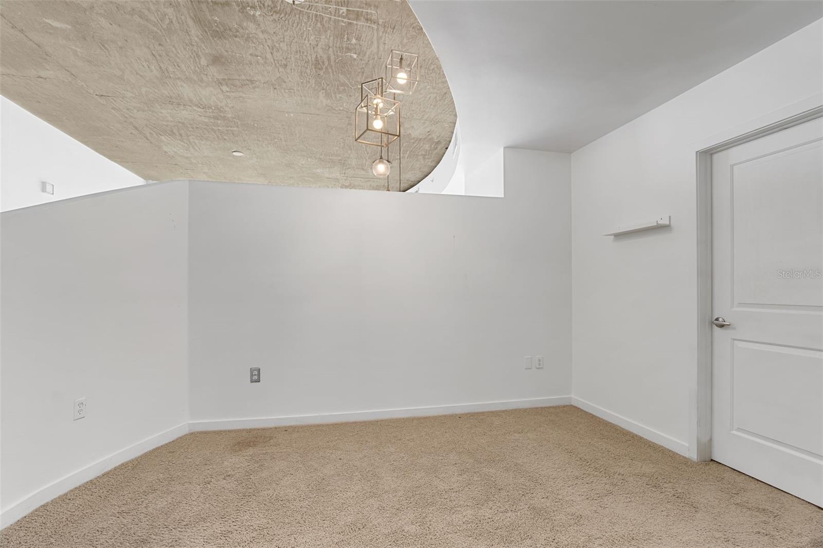 Image 14 of 23 For 155 Court Avenue 2008