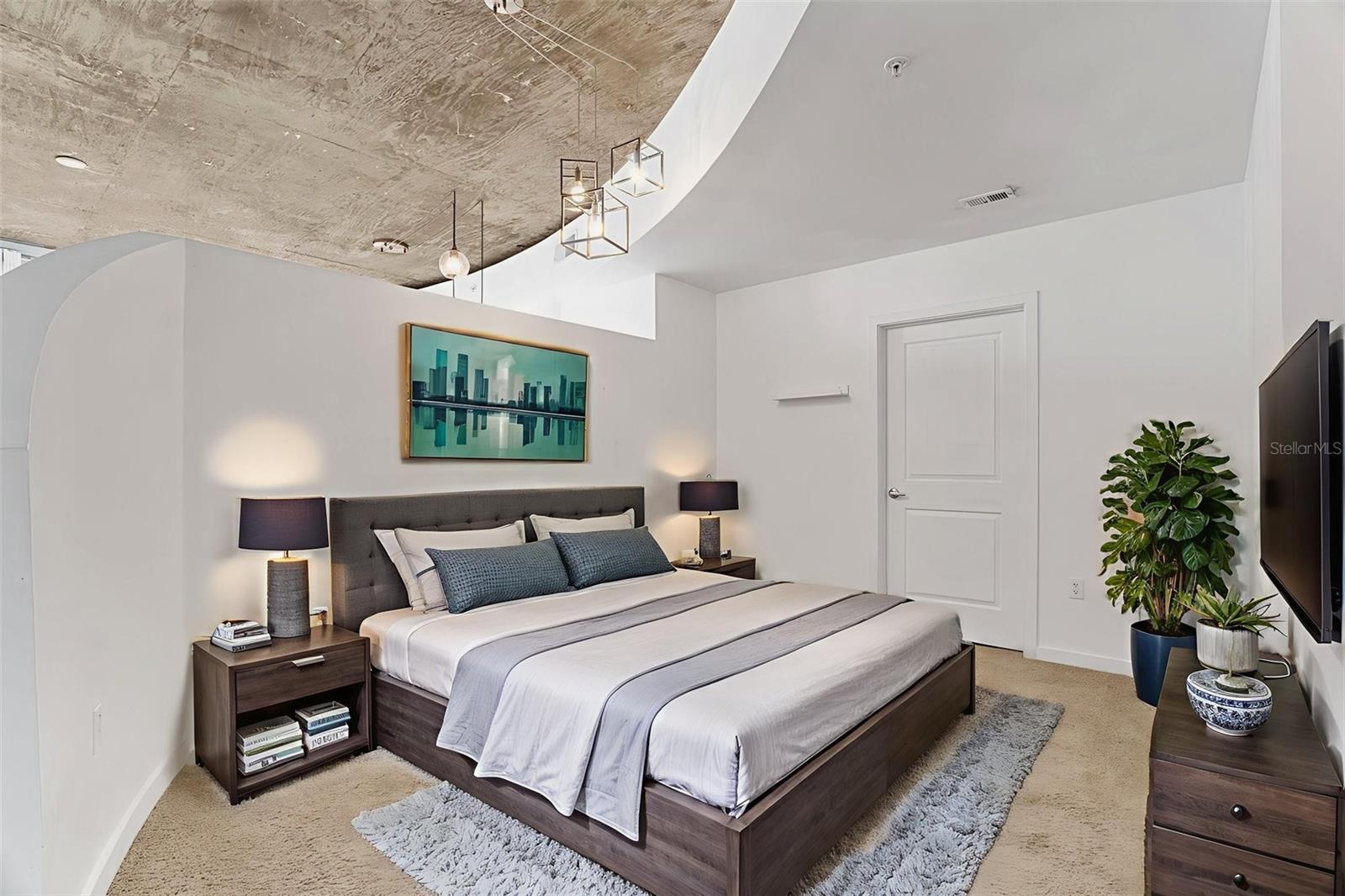 Image 18 of 23 For 155 Court Avenue 2008