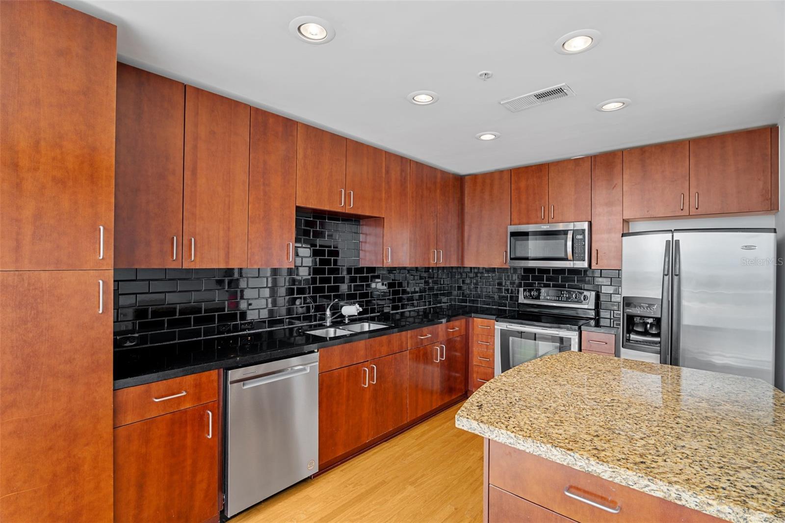 Image 7 of 23 For 155 Court Avenue 2008