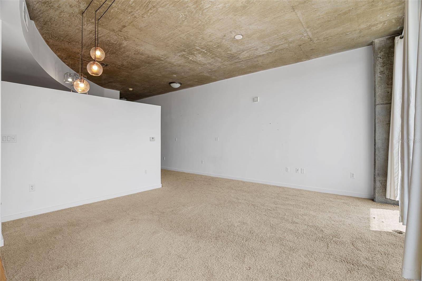 Image 8 of 23 For 155 Court Avenue 2008