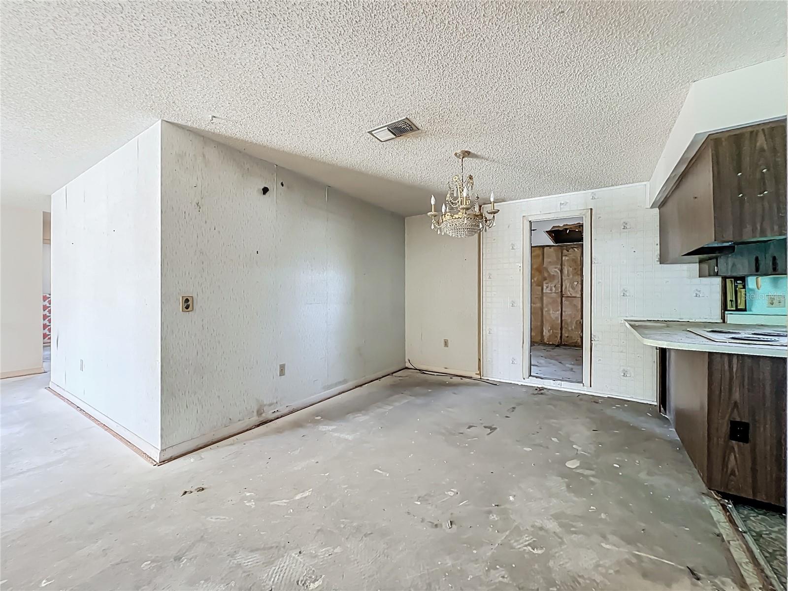 Image 15 of 54 For 7623 Dione Court