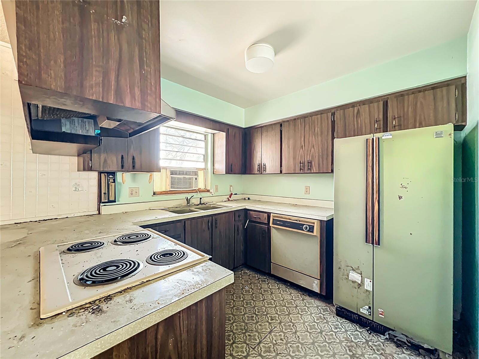 Image 19 of 54 For 7623 Dione Court