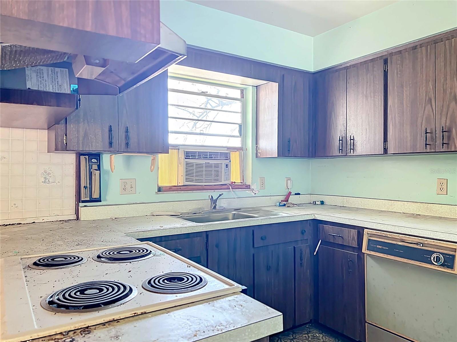 Image 20 of 54 For 7623 Dione Court