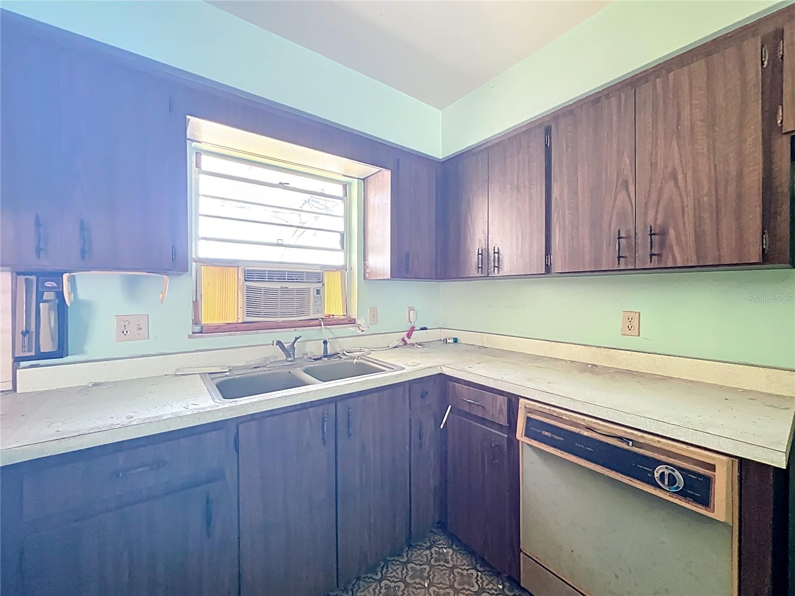 Image 21 of 54 For 7623 Dione Court