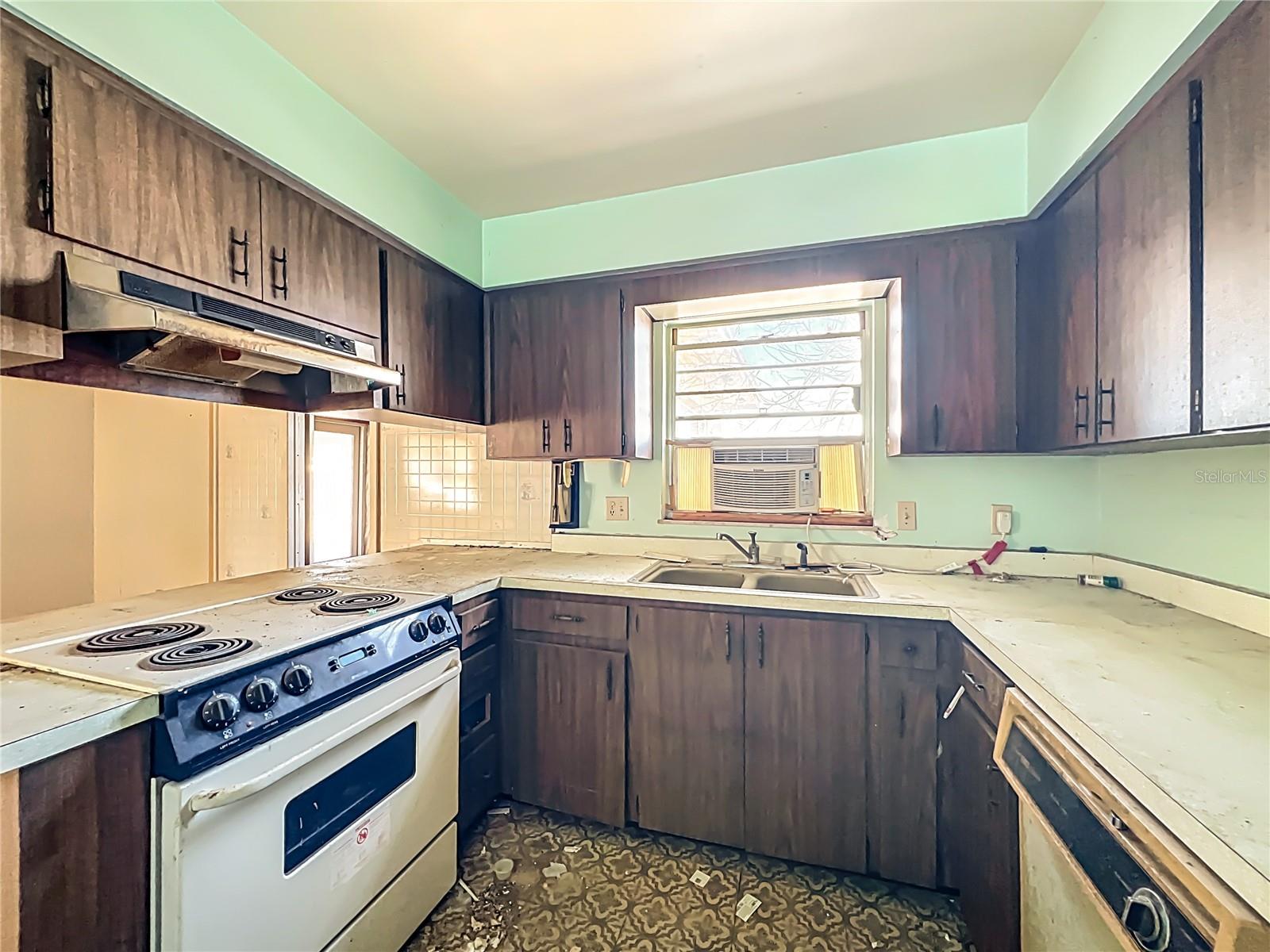 Image 22 of 54 For 7623 Dione Court