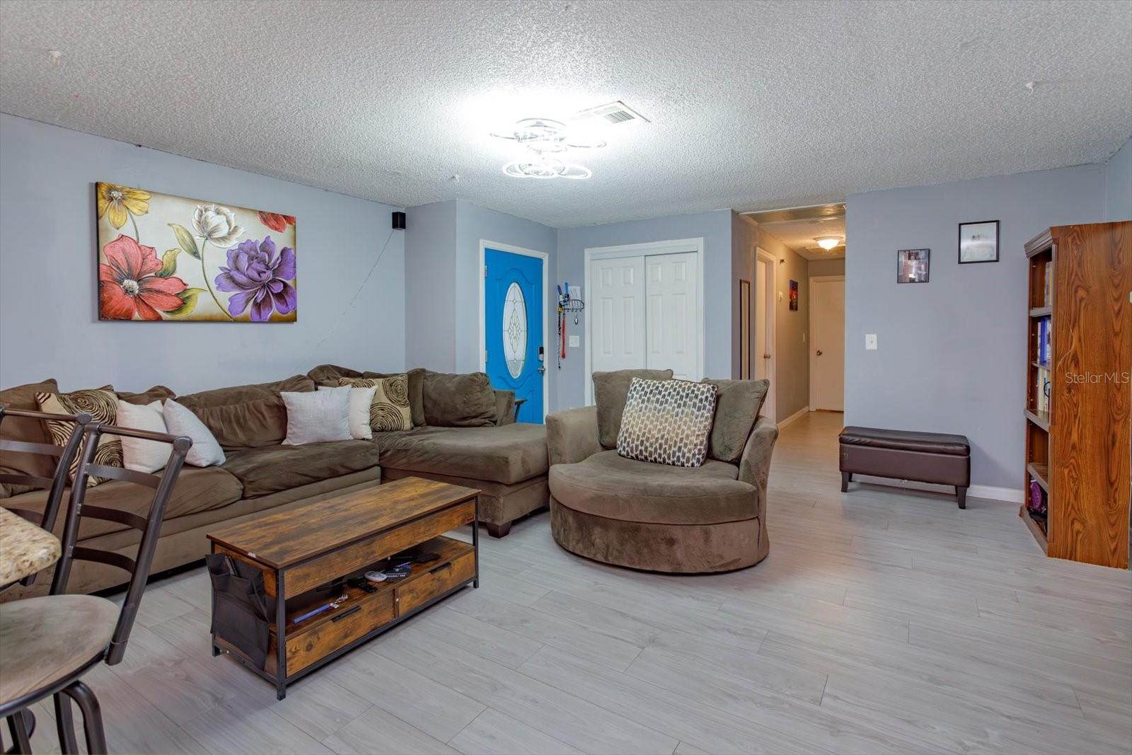 Image 3 of 25 For 3112 Oranole Road