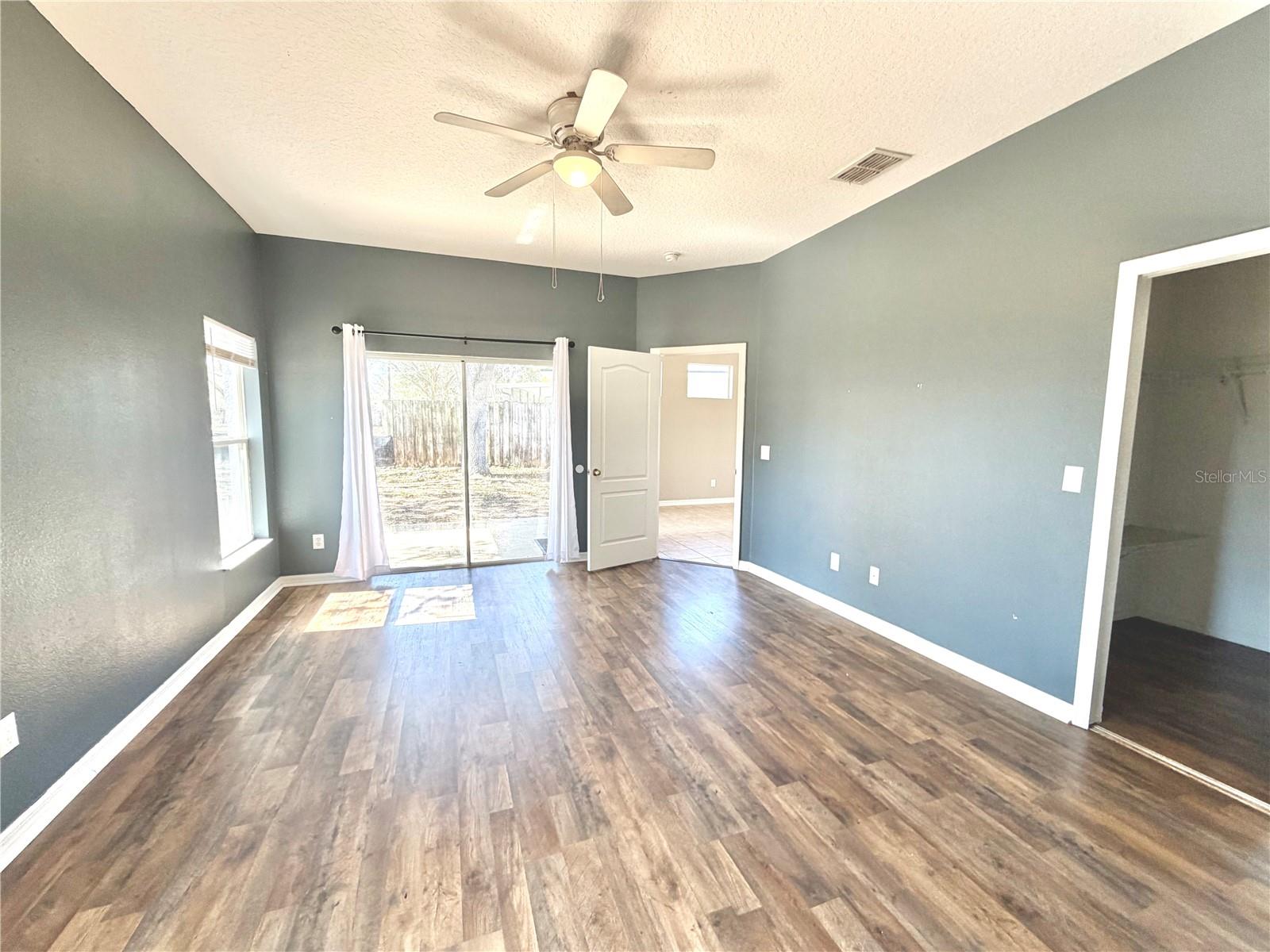 Image 11 of 30 For 1044 Longville Circle