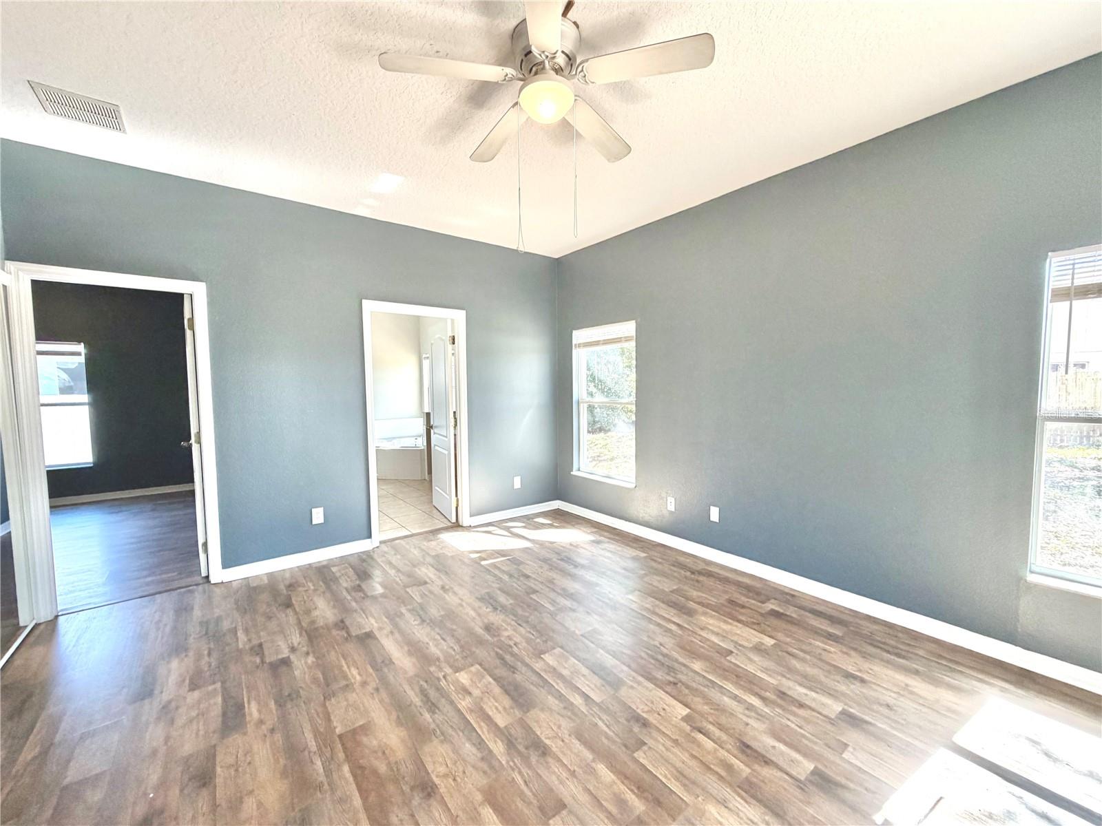 Image 7 of 30 For 1044 Longville Circle