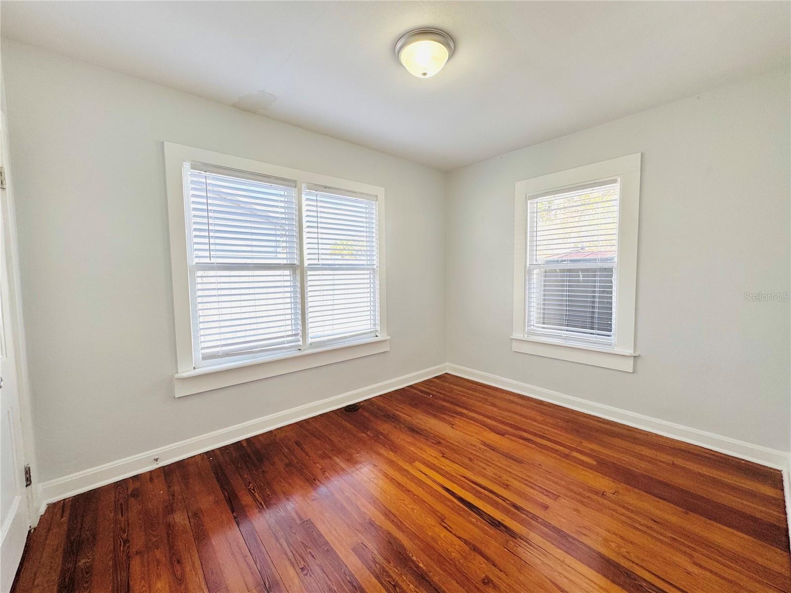 Image 14 of 24 For 113 Avenue C Se