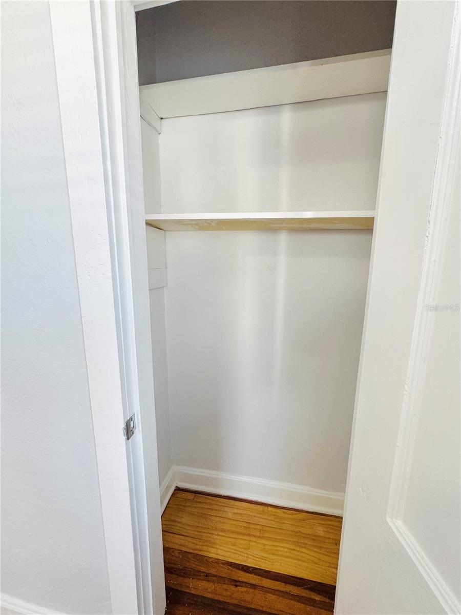 Image 16 of 24 For 113 Avenue C Se