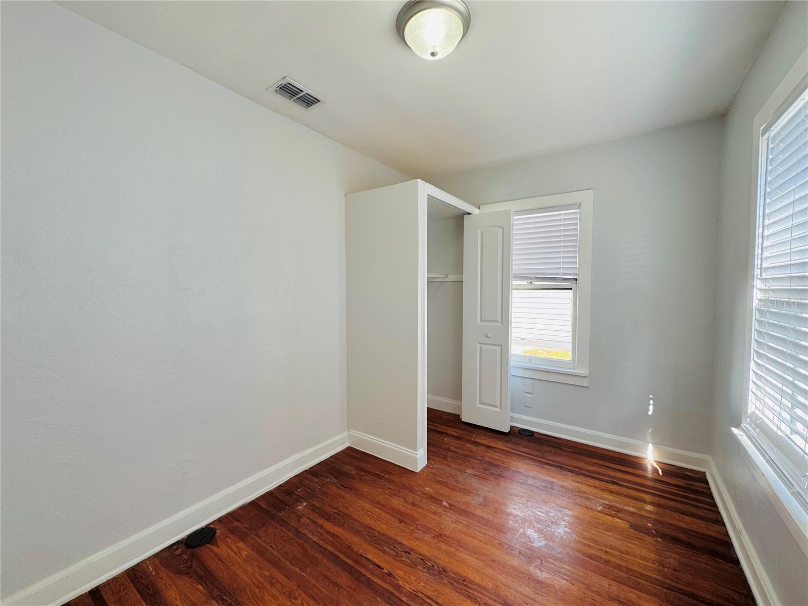 Image 4 of 24 For 113 Avenue C Se