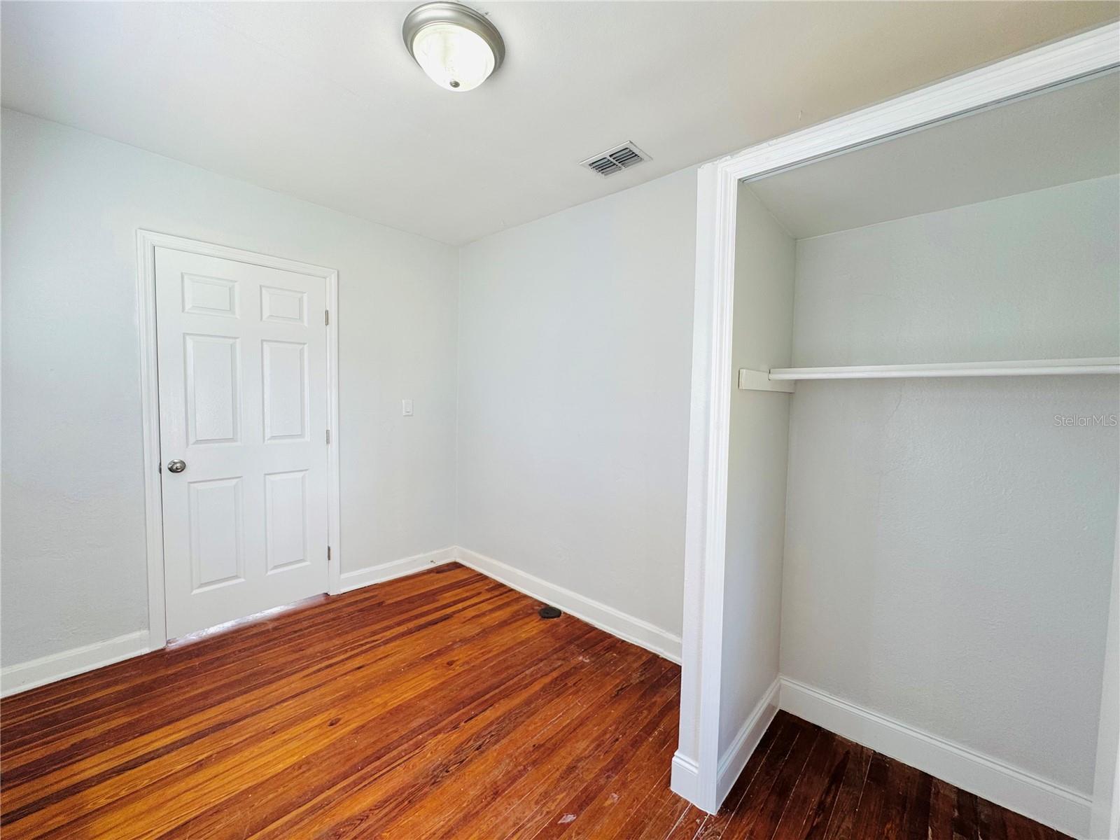 Image 5 of 24 For 113 Avenue C Se