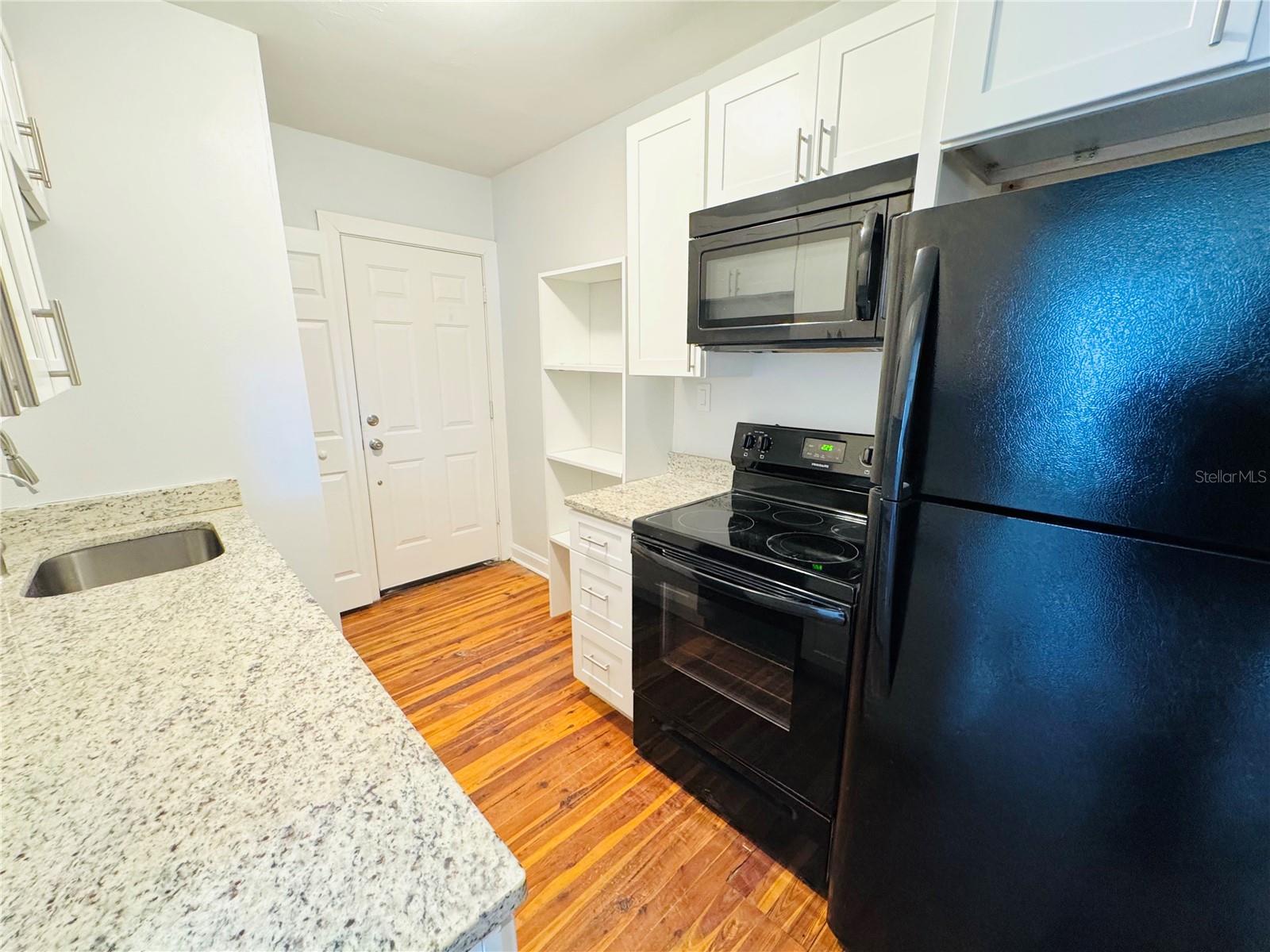 Image 6 of 24 For 113 Avenue C Se