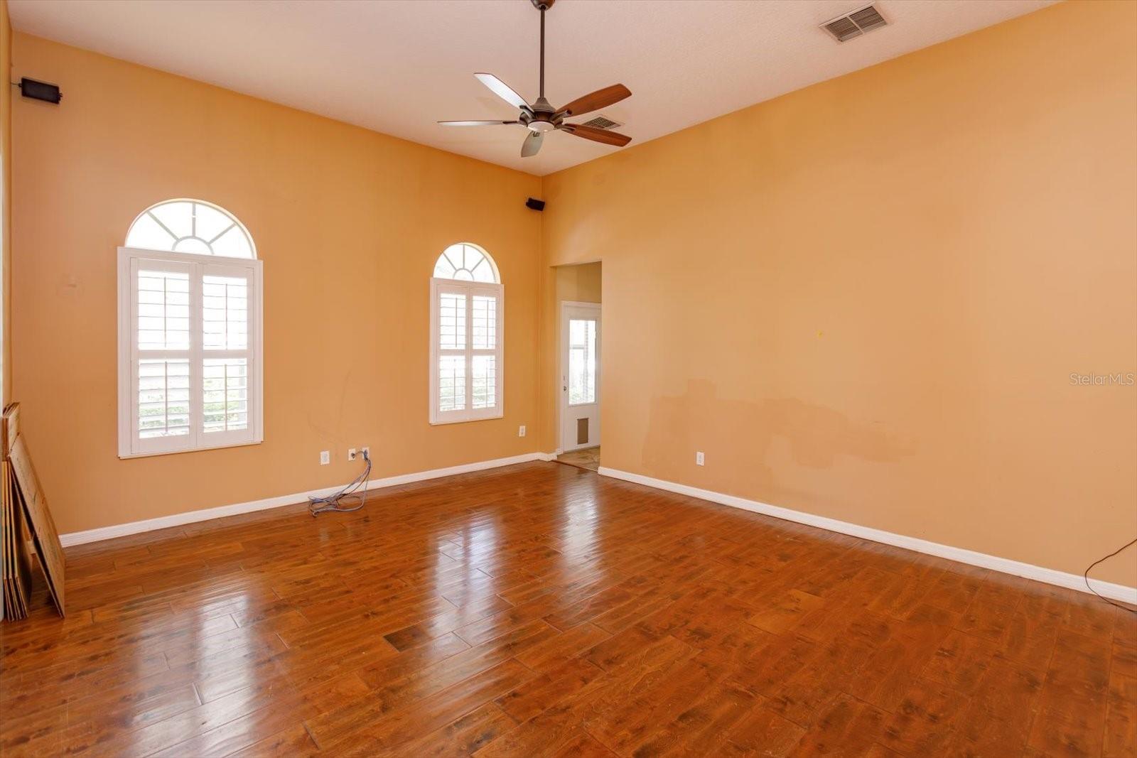 Image 18 of 43 For 3712 Clydebank Court