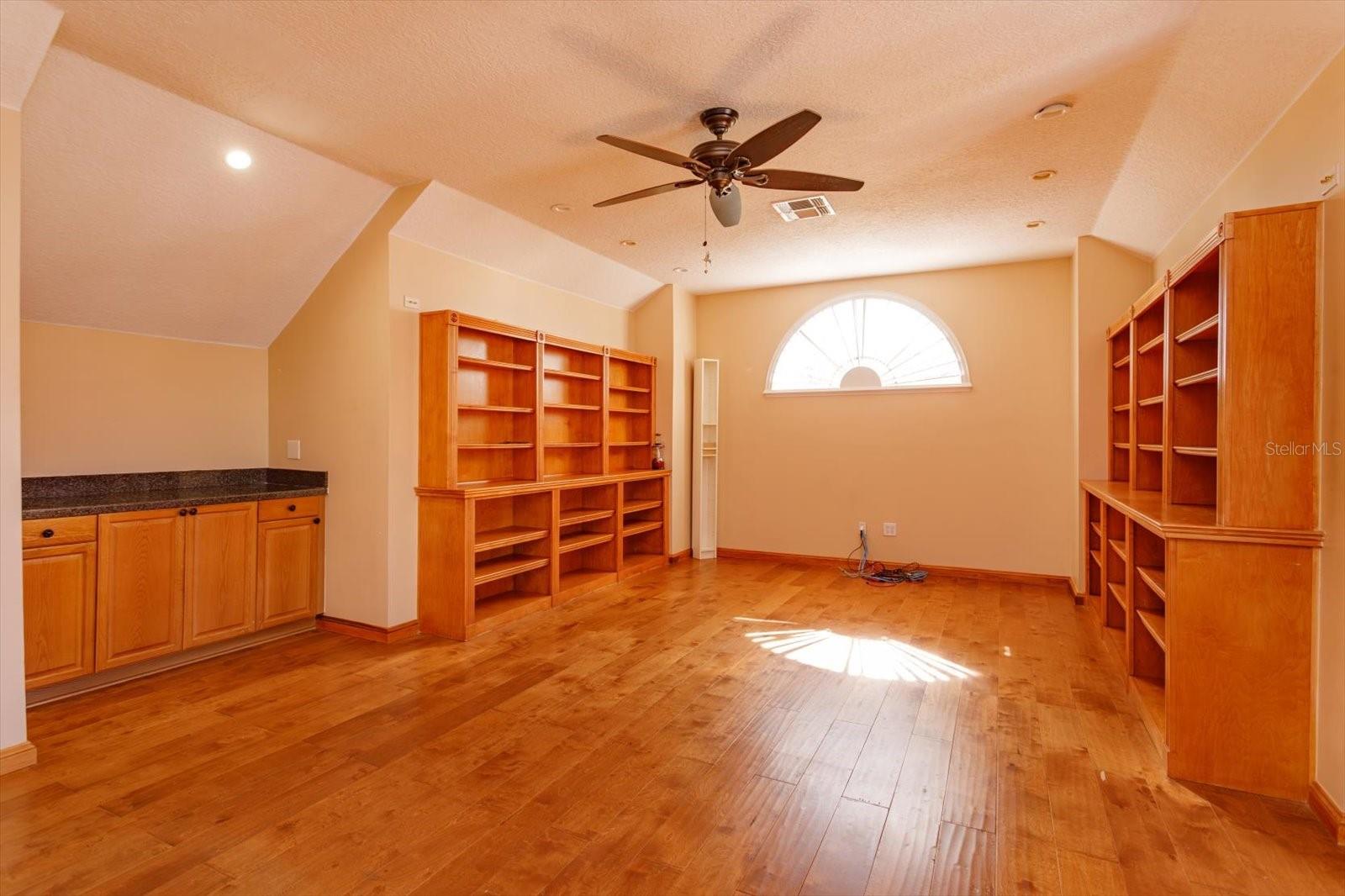 Image 33 of 43 For 3712 Clydebank Court