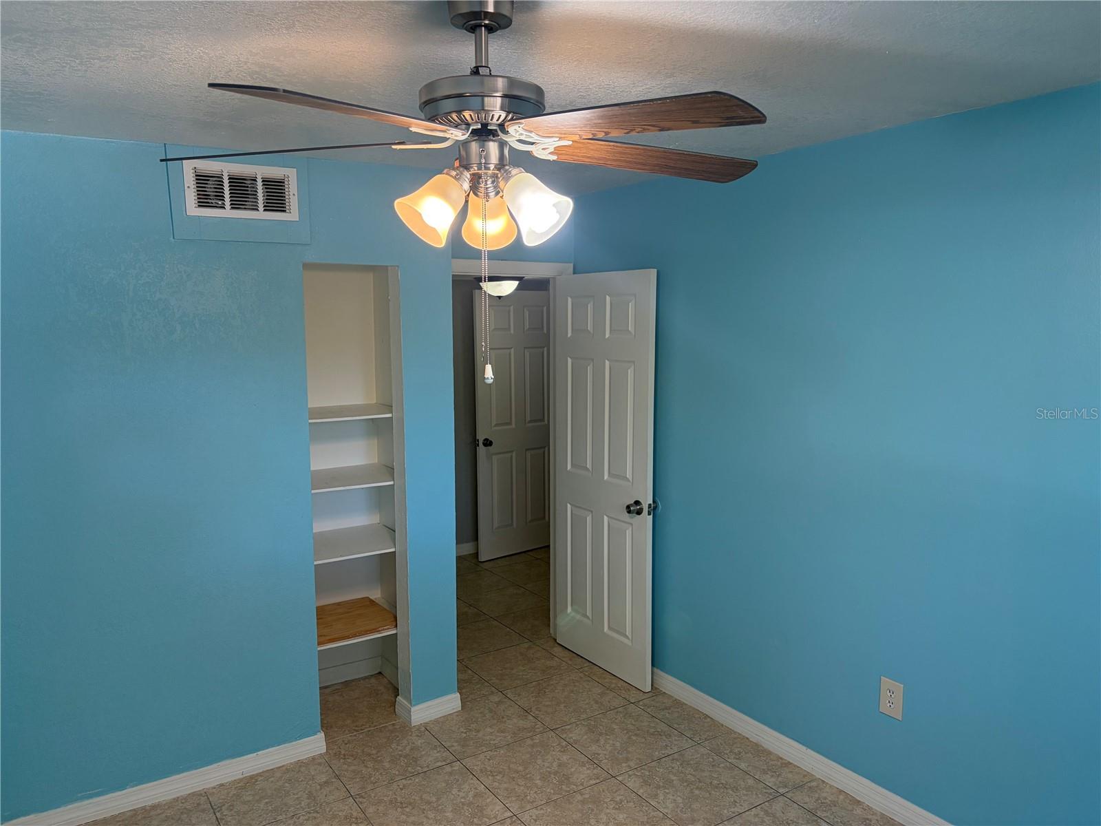 Image 13 of 27 For 910 Lake Destiny Road B