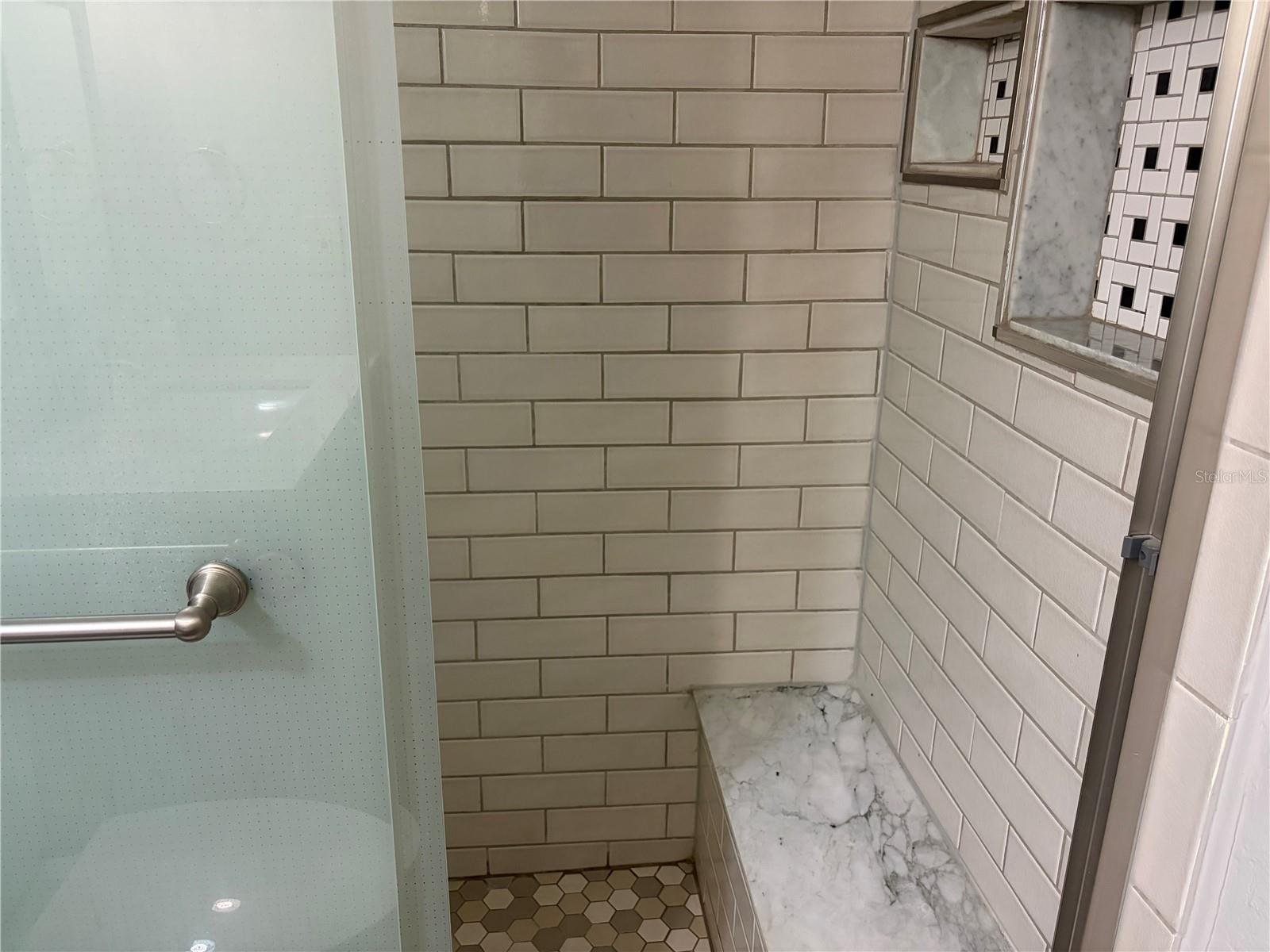 Image 17 of 27 For 910 Lake Destiny Road B