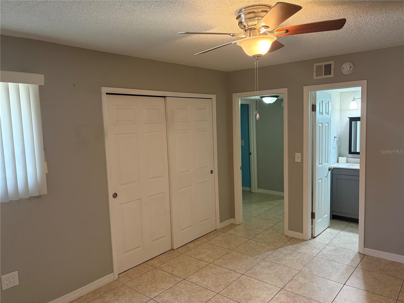 Image 20 of 27 For 910 Lake Destiny Road B