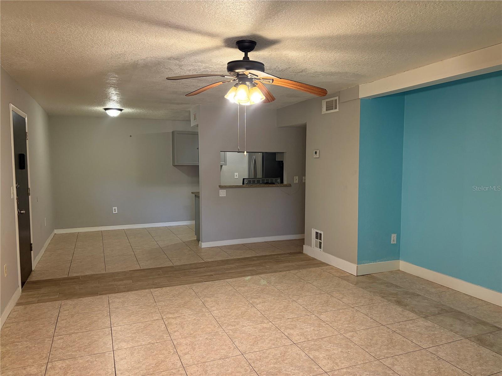 Image 22 of 27 For 910 Lake Destiny Road B