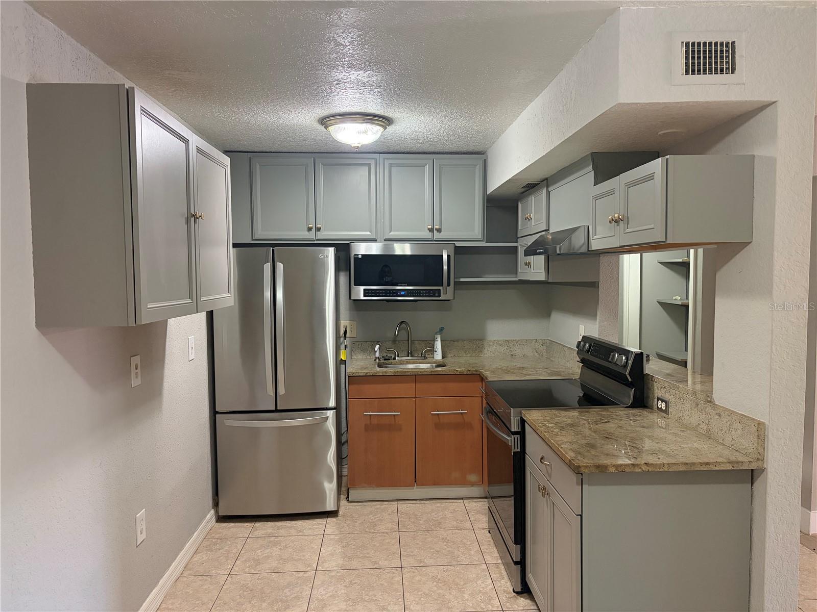 Image 4 of 27 For 910 Lake Destiny Road B