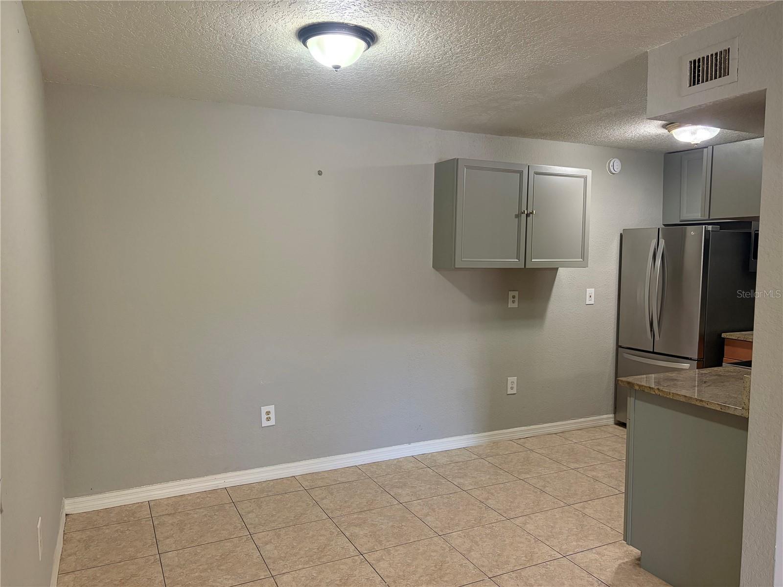 Image 6 of 27 For 910 Lake Destiny Road B