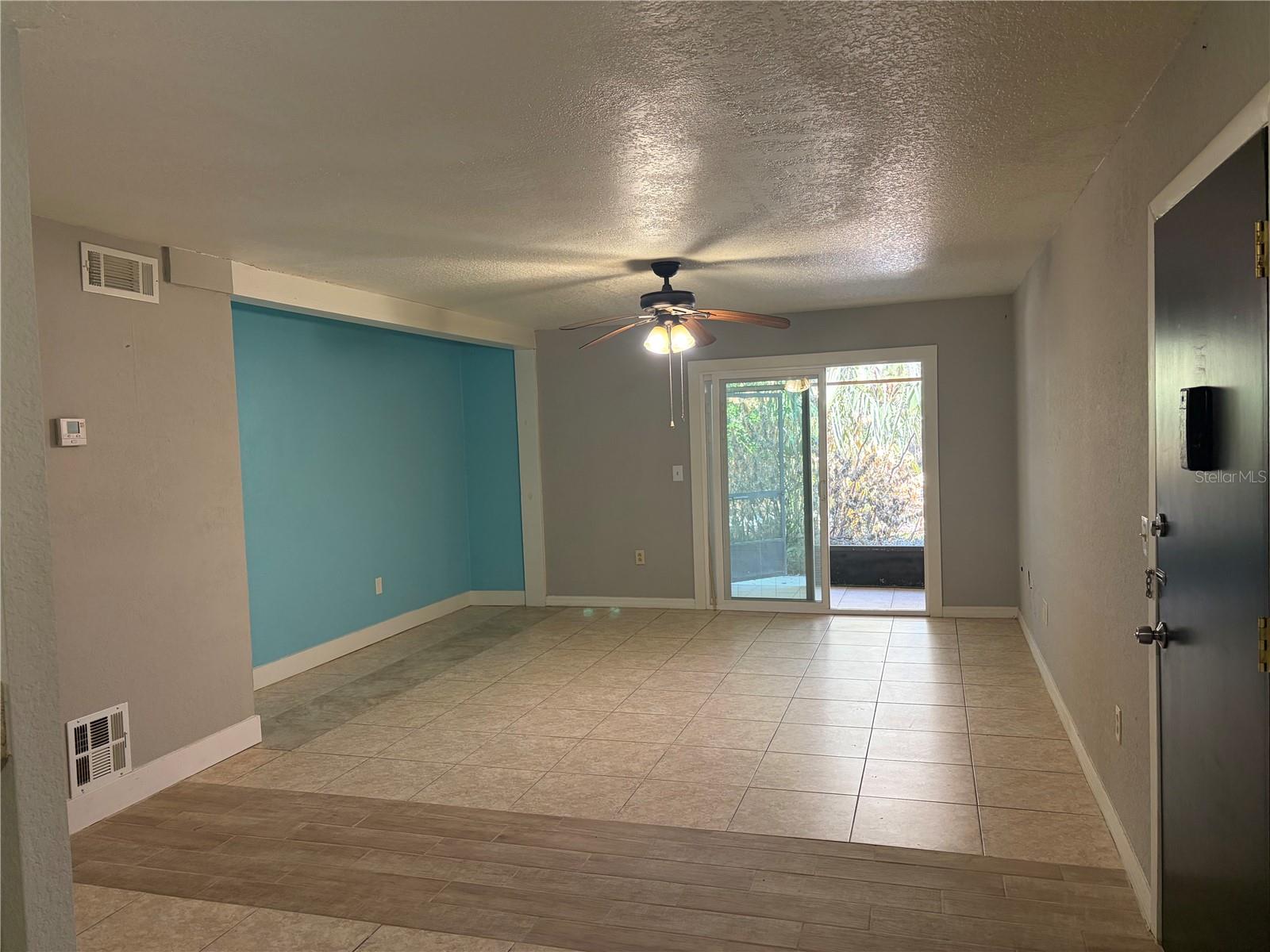 Image 7 of 27 For 910 Lake Destiny Road B