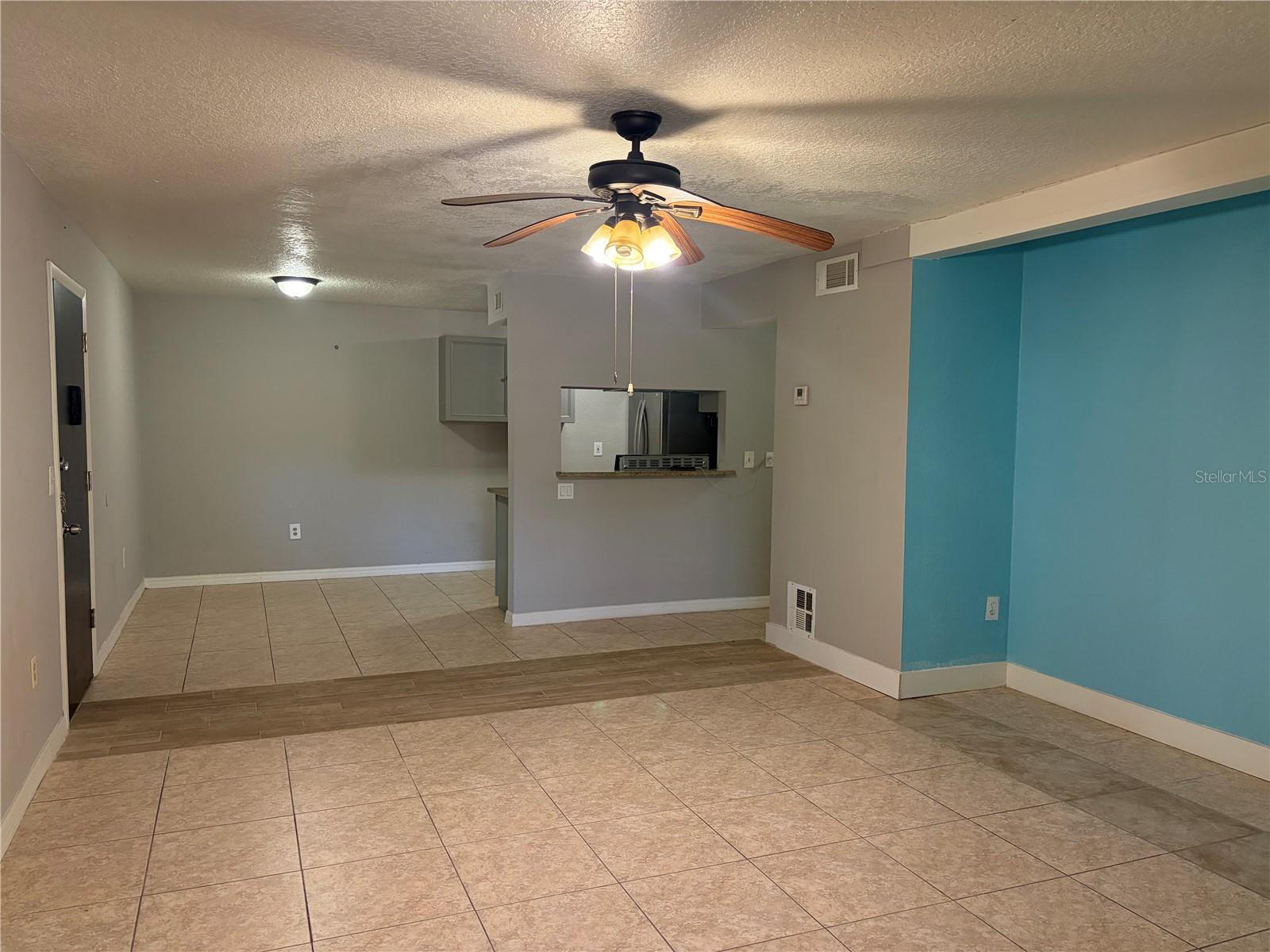 Image 8 of 27 For 910 Lake Destiny Road B