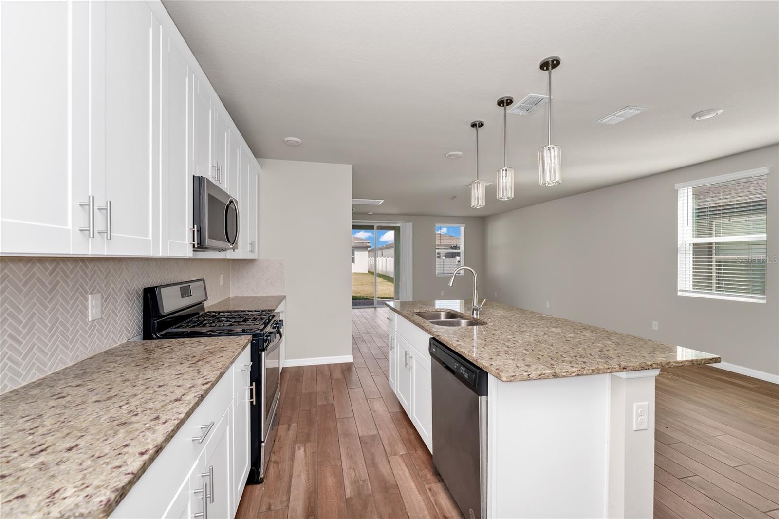 Image 10 of 46 For 3817 Shoveler Avenue