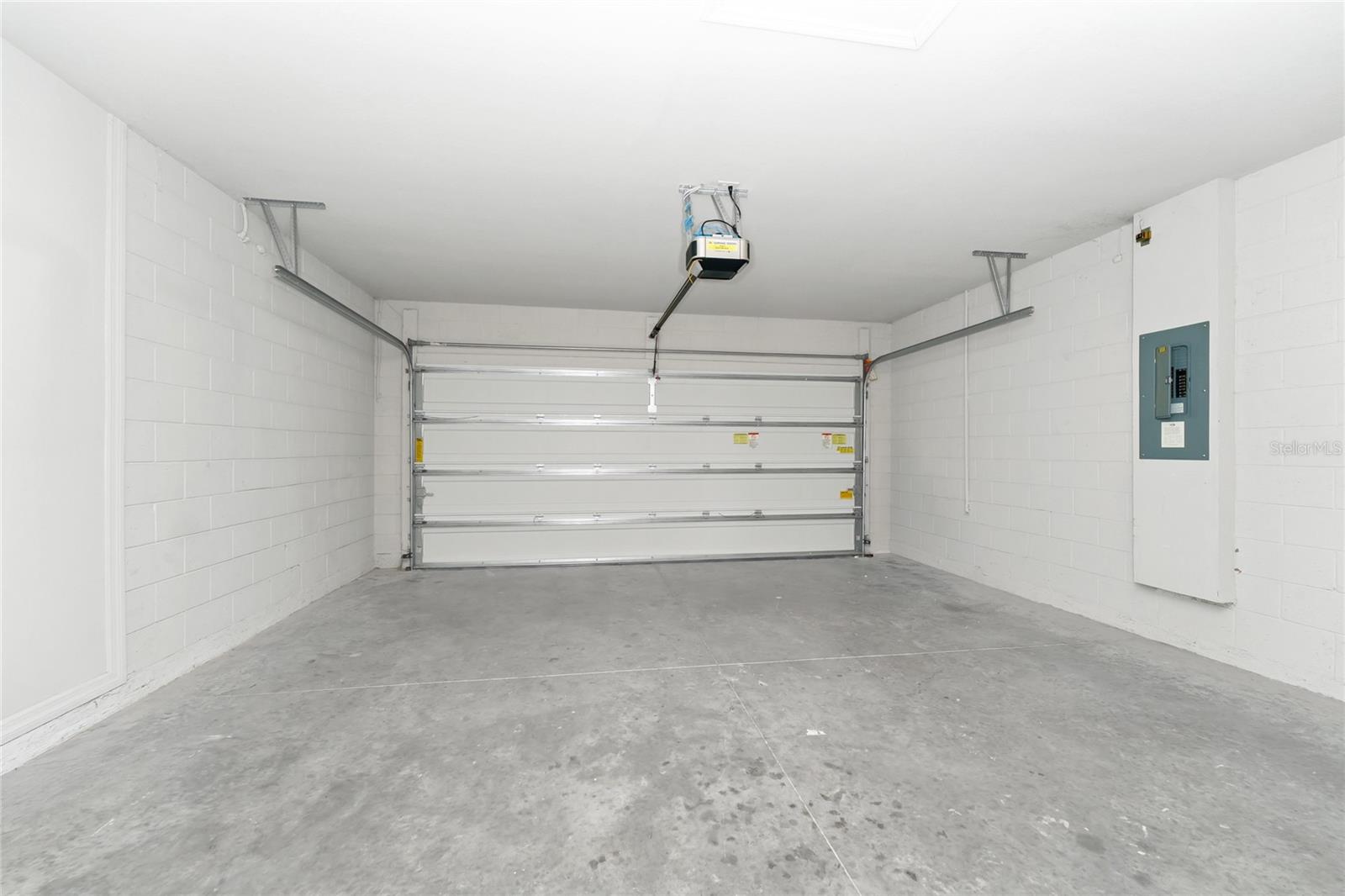 Image 13 of 46 For 3817 Shoveler Avenue