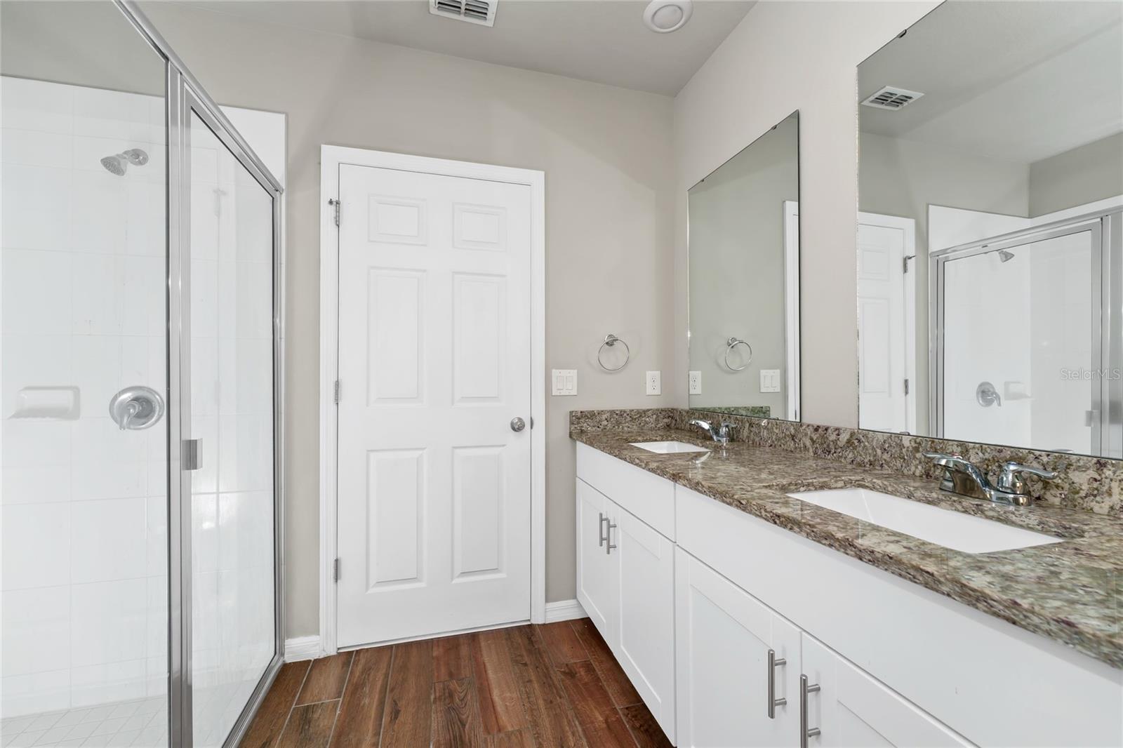 Image 19 of 46 For 3817 Shoveler Avenue