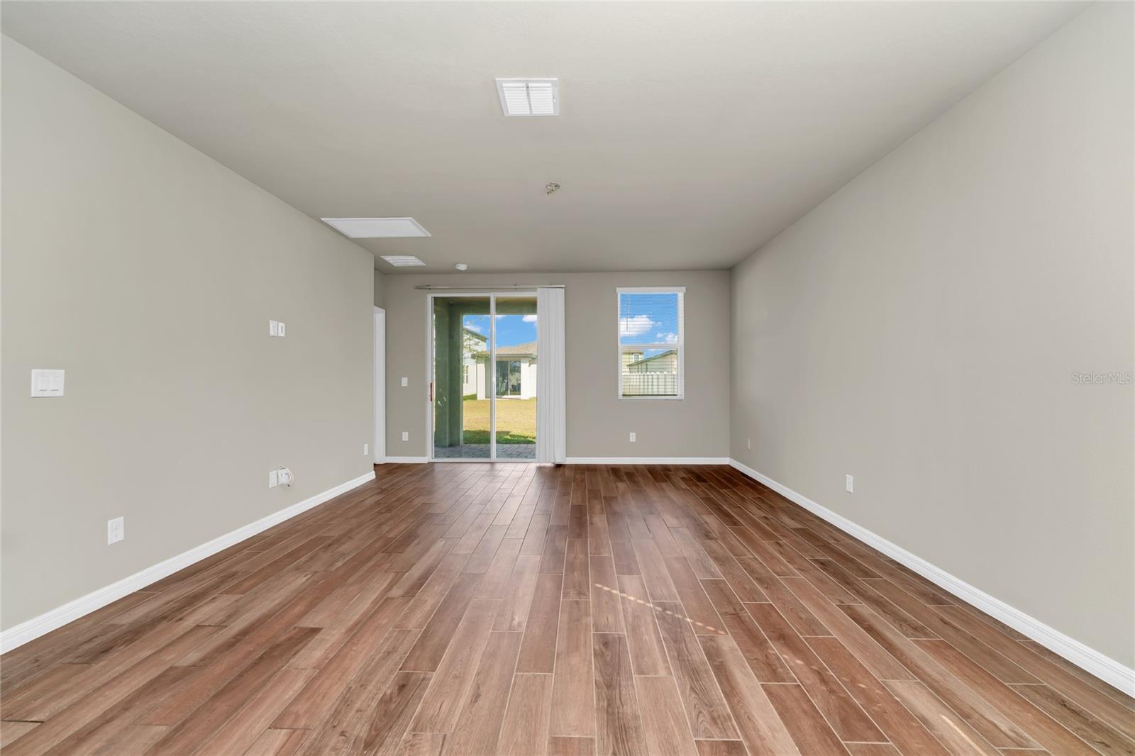 Image 3 of 46 For 3817 Shoveler Avenue