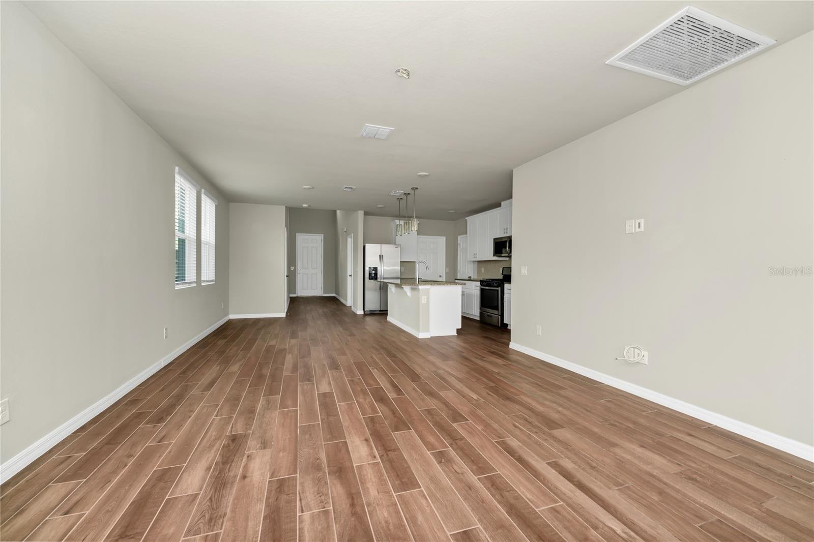 Image 4 of 46 For 3817 Shoveler Avenue