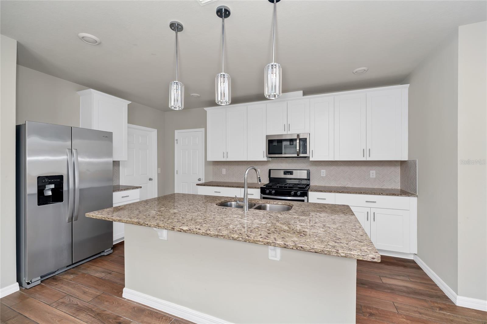 Image 7 of 46 For 3817 Shoveler Avenue