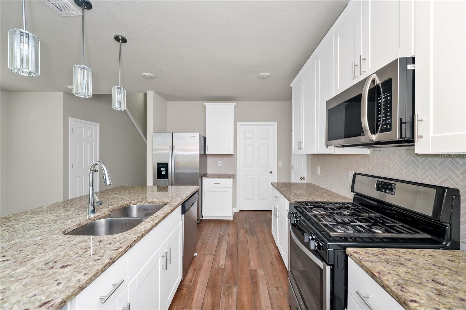 Image 9 of 46 For 3817 Shoveler Avenue