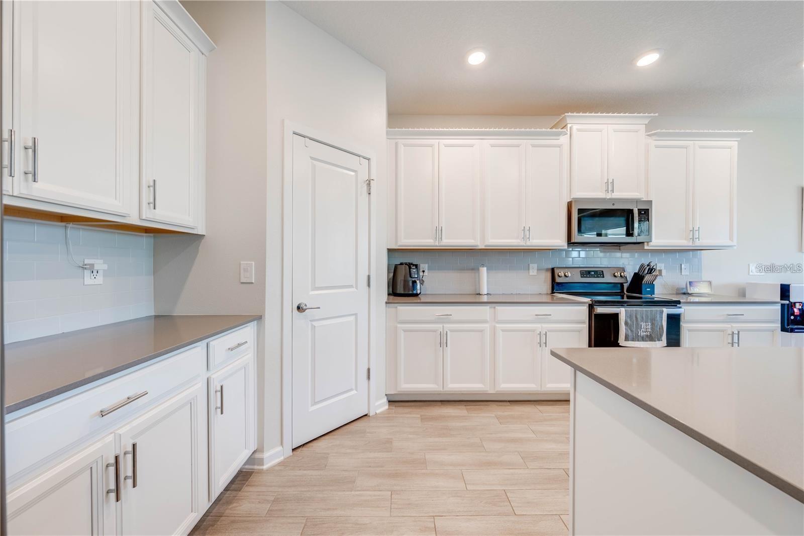 Image 32 of 76 For 5301 Amersham Lane