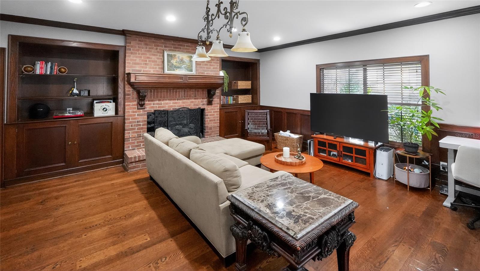 Image 14 of 76 For 810 Sweetwater Club Boulevard